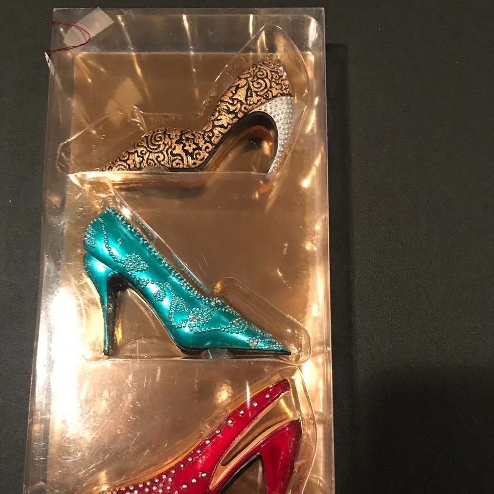 Miniature shoe magnets